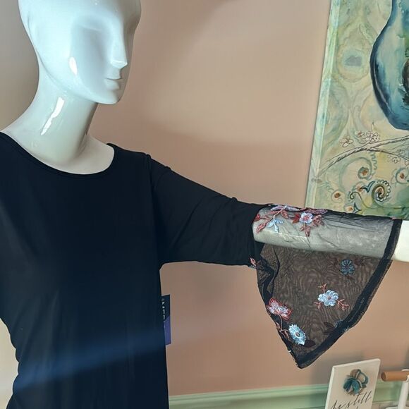 MERISKYE top  with sheer floral sleeve - Picture 3 of 8